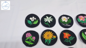 ดอกไม้ ผู้บำเพ็ญ ร่วมลายสวย พร้อม เครื่องหมายหมู่ อาร์มหมู่ ราคาล่าสุด!