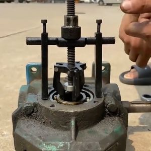 3-Jaw Inner Bearing Puller Gear Extractor Heavy Duty Automotive Machine Tool Kit เหล็กดูดลูกปืน 3 ขา ขากรรไกรด้านในเครื่องถอดตลับลูกปืนเครื่องสกัดเกียร์ ร้านไทย จัดส่งภายใน 24 ชั่วโมง