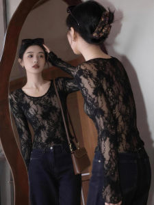 Chic Lace Long-sleeved Top Female