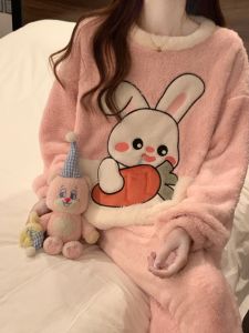 ชุดนอนผ้าคอรัลฟลีซชุดเสื้อผ้าลำลองใส่อยู่บ้านผ้าสักหลาดเพิ่มความหนาทรงหลวมน่ารักสวยหวานบุขนเพิ่มความหนาฤดูหนาวสำหรับผู้หญิง