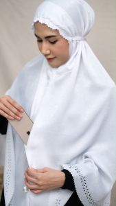 Kerudung Bergo Hijab Instan Saku Santorini Laser Cut Jilbab Umroh Haji Pengajian