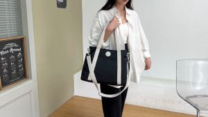 Tas Kuliah Praktis: Totebag Kuliah Wanita, Tas Selempang Fox, & Tas Tote Resleting Colorful