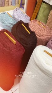 Kain Brokat Motif Bunga & Daun: Kualitas Terbaik untuk Kebaya