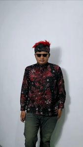 Combo Batik Jawara & Topi Wig - Solusi Praktis untuk Penampilan Maksimal-Paduan Tradisional & Modern