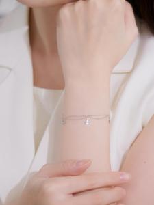 ZHOU LIU FU 周六福 สร้อยข้อมือ 95% Platinum Pentagram Bracelet Double Chain Design Jewelry for Women Birthday Anniversary 16+3CM B0714840