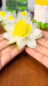 กระดาษสาห่อเหรียญ ดอกบัวขาว กลีบใหญ่ ( 5 ห่อ )