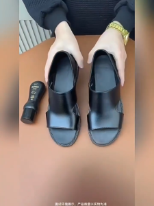 รองเท้าแตะชายรองเท้าแตะชายหาดกันลื่นแบบลำลองสำหรับขับรถพื้นนุ่มใหม่สำหรับฤดูร้อน