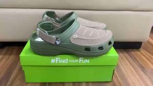 Giày sục crocs chuẩn xịn chống hôi chân nhựa tế bào êm mềm đúc liền khối siêu bền đi mưa lội nước đi biển Yukon Vista cho nam màu xanh rêu