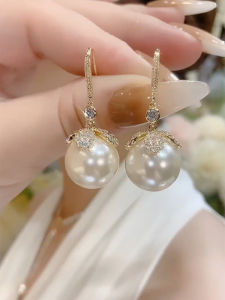 High-End Chiqi Pearl Cluster Earrings for Women with Flower and Pearl Detailing New 2023 Light Luxury Versatile Fashion Jewelry