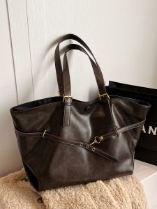 กระเป๋าถือทรง Tote ขนาดใหญ่สไตล์ย้อนยุคสำหรับผู้หญิง กระเป๋าสะพายไหล่แบบลำลอง ปิดด้วยแมกนีเซียม วัสดุ PU สีสันสดใส