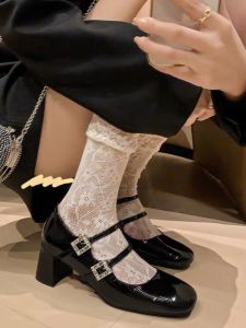 รองเท้าส้นสูง Mary Janes สีดำ สำหรับผู้หญิง ดีไซน์ใหม่ปี 2025 รองเท้าส้นหนาแบบสวมหัวแบน ดีไซน์เรียบง่าย รองเท้าแฟชั่น