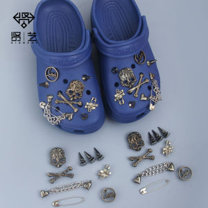 18Pcs/Set Crocs Jibbitz Charms Shoes DIY Removable Metal Pin Rivet Punk Gothic Skull Head Shoe Buckle Clogs Decoration for Crocs