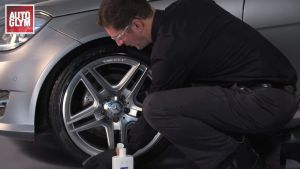 Autoglym High Performance Tyre Gel 500ml | Leaves either a high gloss or natural satin finish to your tyre