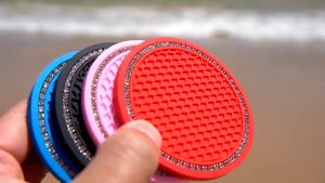 แผ่นยางรองแก้วน้ํา ทรงกลม กันลื่น ฝังเพชร อุปกรณ์เสริม สําหรับที่วางขวดน้ําในรถยนต์