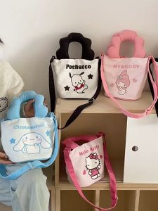 👜 กระเป๋าถืองานผ้า สะพายใส่ของไปเที่ยวได้ดี การ์ตูน งานแท้ มีทั้งหมด 5 ลาย มีกระดุมติดปากกระเป๋า หูจับหนานุ่ม ขนาด 24×20×13 cm
