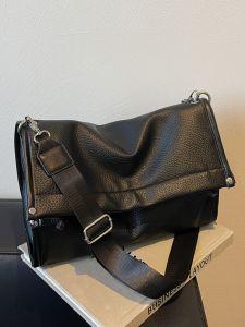 กระเป๋าสะพายข้างหนังนิ่มสำหรับผู้หญิง ความจุขนาดใหญ่ กระเป๋าสะพายข้างแบบลำลอง กระเป๋าสะพายข้างแบบแฟชั่นสำหรับฤดูใบไม้ผลิและฤดูร้อน