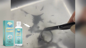 Jakehoe น้ำยาล้างเครื่องประดับ Jewelry Cleaner น้ำยาทำความสะอาดเครื่องประดับ ล้างเครื่องประดับ น้ำยาล้างเพชร น้ำยาล้างทอง น้ำยาล้างพลอย ขจัดออกไซด์ ทองเหลือง น้ำยาล้างเครื่องเงิน ขจัดออกซิเดชัน ทำความสะอาดเครื่องประดับ