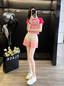 Dopamine Fashion ลำลอง ชุดผู้หญิง ฤดูร้อน อินเทรนด์ Anti-Aging Pink Short Sleeve Gradient เดนิม กางเกงขาสั้น ชุดสองชิ้น ผ้าฝ้าย Overhead คอกลม