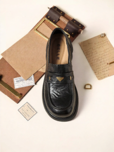 Belle | Vintage English Style Sheepskin Black Loafers