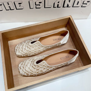 New 2025 Chinese Style Womens Flat Casual Shoes Square Head Retro Bean Bean Grandma Shoes Fashionable Embroidered Slip-On