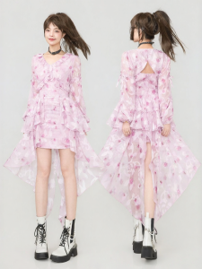 KEIKO | Đầm Trà Hồng Hoa Văn với Hoa Cắt 3D và Xếp Ly Không Đều