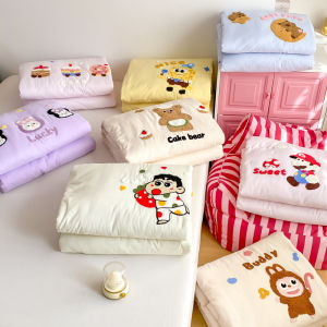 Dansunreve Bộ chăn labubu bơ gấu kapibala khăn hoạt hình thêu mỏng mùa hè Duvet dễ thương mềm AB thiết kế đôi xếp li sợi Comforter + tấm phẳng + vỏ gối Nữ hoàng duy nhất