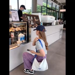 Tas Bahu Warna Solid untuk Wanita Tas Selempang Travel Kapasitas Besar