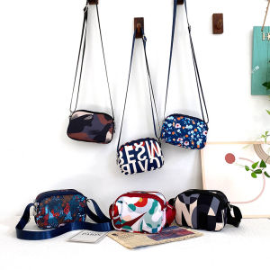 กระเป๋าสะพายข้างผ้าอ็อกซ์ฟอร์ดขนาดเล็กสำหรับผู้หญิง กระเป๋าใส่โทรศัพท์มือถือแบบสามชั้น กระเป๋าสะพายไหล่ข้างเดียว กระเป๋าสะพายข้างแบบลำลอง