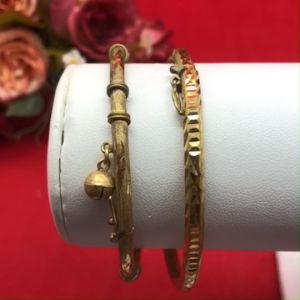 กำไลหลอดคลิปล็อคงานดิบทองเหลืองตัดลายห้อยกระพรวน เส้นผ่านศูนย์กลาง 5.25.4 ซม.งานดิบไม่ได้ชุบ ทองเหลืองโบราณ พร้อมส่ง