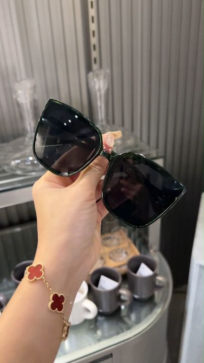 Famous best sale brand sunglasses