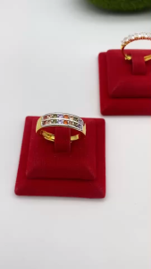 แหวนทอง ฝังเพชรเรียงพลอยนพเก้า ชุบทอง ทำจากทองเหลือง เรียบหรู ใส่ได้ทุกโอกาส (ฟรีไซส์)