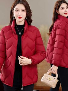 เสื้อแจ็คเก็ตผ้าฝ้ายขนเป็ดสำหรับผู้หญิง ทรงสั้น น้ำหนักเบา อบอุ่น ฤดูหนาว 2025 ใหม่ สำหรับคุณแม่ ผู้หญิง ขนาดเล็ก เสื้อคลุมกันหนาว