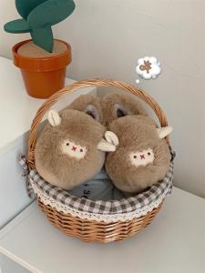 รองเท้าแตะผู้หญิงในร่มแบบหนาและอบอุ่น รองเท้าแตะขนแกะสุดน่ารักสำหรับฤดูหนาว รองเท้าแตะแบบสวมหัวส้นแบน พื้นยางกันลื่น