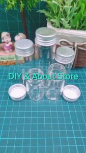 ขวดทรงกระบอกสูง 10 ซ.ม. มีให้เลือกหลายแบบ พร้อมฝาปิดขวดคละสี
