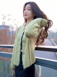 Áo Cardigan Knit Mùa Thu Đông Kiểu Mới Ngắn Lông Xù Thiết Kế Rộng