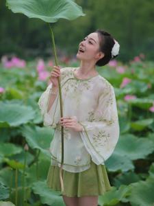Elegant Womens Hanfu Set with Floating Sleeve Top And Short Skirt Side Button Design Chinese Style Two-Piece Daily Wear