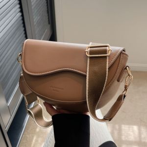 Túi Đeo Chéo Nữ Thời Trang 2024 Túi Đeo Vai Đơn Thời Trang Cổ Điển Đa Năng Túi Đeo Chéo Kiểu Xe Máy Bằng Da PU