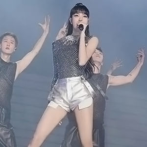 เซ็กซี่สั้น Silver Stage เครื่องแต่งกายสําหรับผู้หญิงเกาหลี Lisa สไตล์ Kpop Stagewear วัสดุโพลีเอสเตอร์