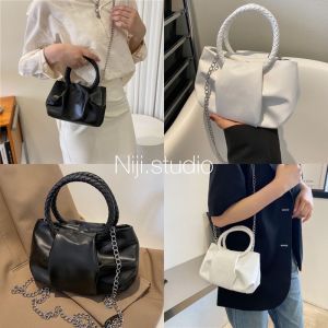 ทรงโบว์ ~💗L2-008 กระเป๋าสะพายข้าง-กระเป๋าถือ กระเป๋าแฟชั่นเกาหลี  ทรงหมอน กระเป๋ารูปโบว์ มีสายโซ่