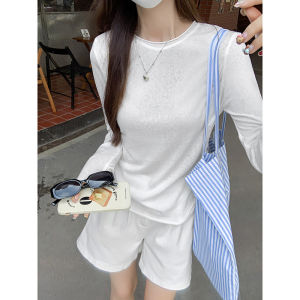 IELGY เสื้อยืดคอยาวแขนเสื้อบางเฉียบกลมผู้หญิงเสื้อสลิมมิ่งเอว