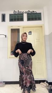 Couple Kemeja Batik Pria Hana Silver Dan Rok Duyung Plisket S - Jumbo Couple Kebaya Couple Viral