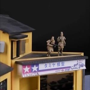 1:64 ature Creative Terracotta Warriors Holding Figurines Resin Micro Model Props Ornaments Sand Table Landscaping Micro Photography