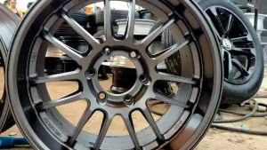 18 หน้า กว้าง 9.5 แม็กขอบ ET20 ลังกาย 10.5 แม็กขอบ ET25 สีอบมาตรฐาน