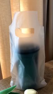 ถุงใส่แก้วน้ำพลาสติก ถุงใส่แก้วน้ำคู่ ถูกสร้างกับ OKADI และเป็นเดียวกับเนื้อคู่ 100ราย ถูกสร้างด้วยคุณภาพดี 100 ช่อง ถูกพัฒนาด้วยการเตรียมด้วยถุงใส่แก้ว 2 ช่อง