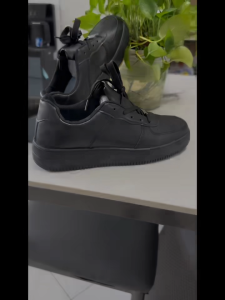 รองเท้ากีฬาสไตล์ลำลองสไตล์สุภาพบุรุษกันลื่นทนต่อการเสียดสีขณะเดินทาง (ส่งมอบในประเทศไทย 2-3 วัน)