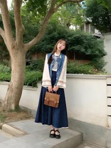 New Chinese Style Han Elements Suit Womens Autumn New Arrival Retro National Style Denim Vest Embroider Shirt Skirt Three-Piece Set