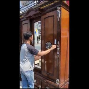 Lemari Baju 3 Pintu Resin Mewah 1