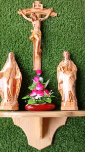 Bộ bàn thờ Thiên Chúa gồm 3 đấng Mẹ Thánh 30cm Thánh Giá Chúa 40cm kệ gỗ 40cm hoa nhỏ đủ