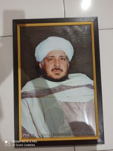 Hiasan dinding cetak gambar foto lukisan dan bingkai DR.Asyayid Muhammad Alawi Al Maliki ukuran 35cm x 52cm