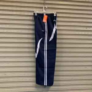 🔥 long pants umbrella fabric long umbrella pants sports pants umbrella fabric long legs large size side stitching 3 stripes front pocket zipper embroidered SPORT can be worn by men-women there are 🔟 colors available